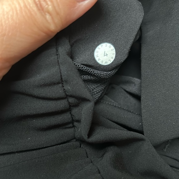 Lululemon On The Fly Black Pant - Size 4 - Picture 9 of 9
